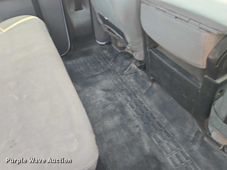 image for item EF1922 2014 Ford F450 Crew Cab flatbed truck