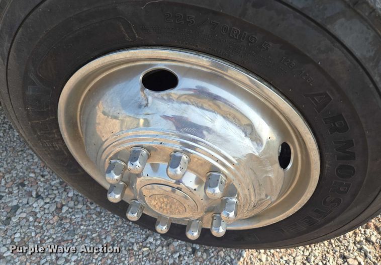 image for item EF1922 2014 Ford F450 Crew Cab flatbed truck