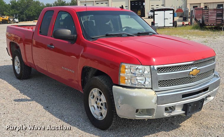 image for item EF1923 2013 Chevrolet Silverado 1500 Ext. Cab pickup truck