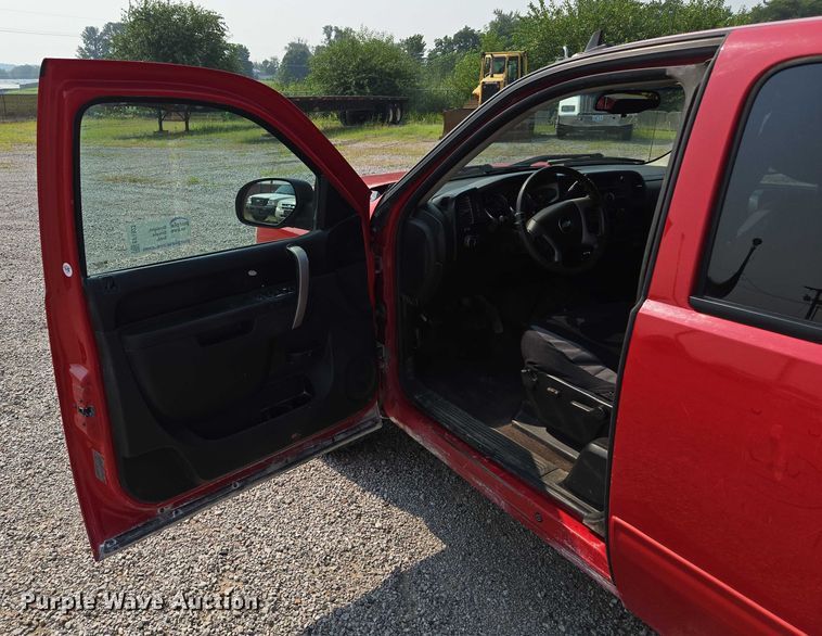 image for item EF1923 2013 Chevrolet Silverado 1500 Ext. Cab pickup truck