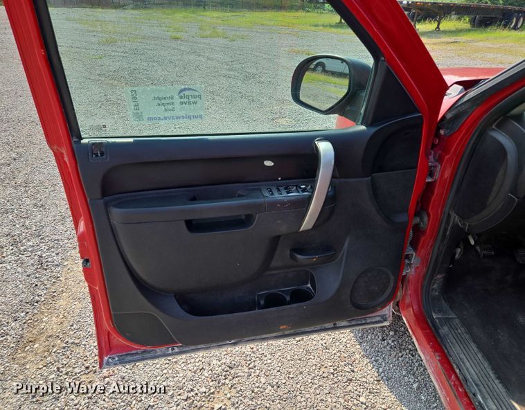 image for item EF1923 2013 Chevrolet Silverado 1500 Ext. Cab pickup truck