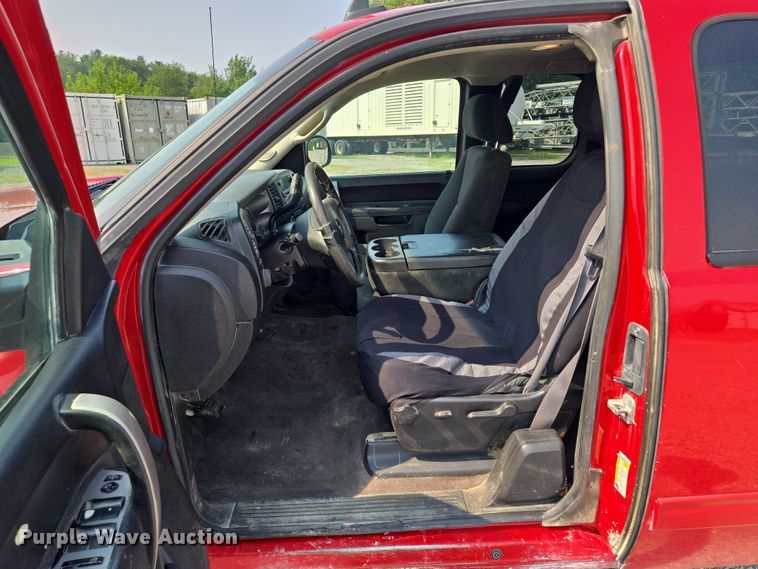 image for item EF1923 2013 Chevrolet Silverado 1500 Ext. Cab pickup truck