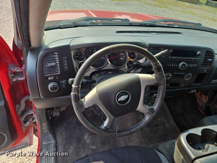 image for item EF1923 2013 Chevrolet Silverado 1500 Ext. Cab pickup truck