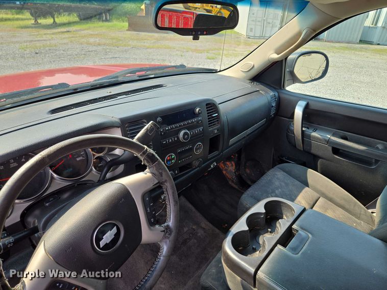 image for item EF1923 2013 Chevrolet Silverado 1500 Ext. Cab pickup truck