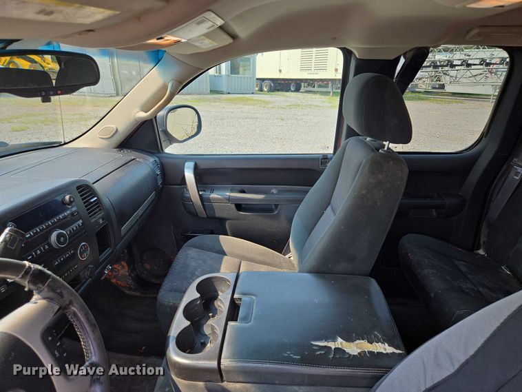 image for item EF1923 2013 Chevrolet Silverado 1500 Ext. Cab pickup truck