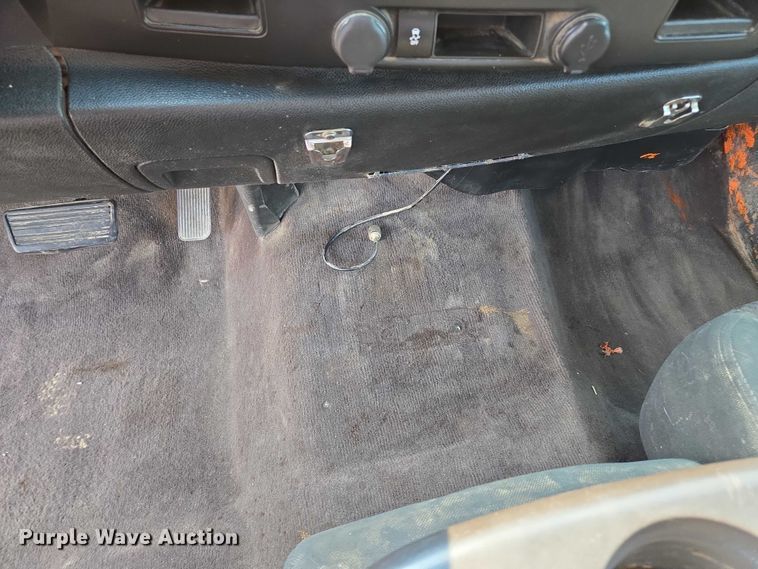 image for item EF1923 2013 Chevrolet Silverado 1500 Ext. Cab pickup truck