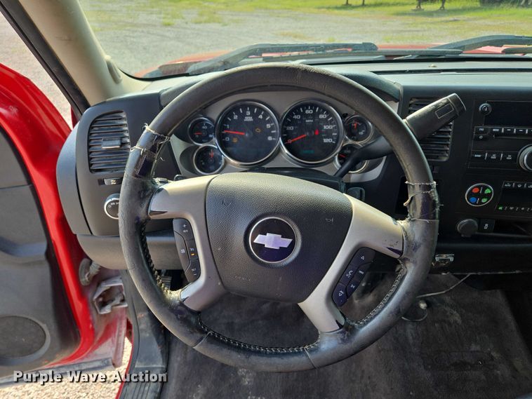 image for item EF1923 2013 Chevrolet Silverado 1500 Ext. Cab pickup truck