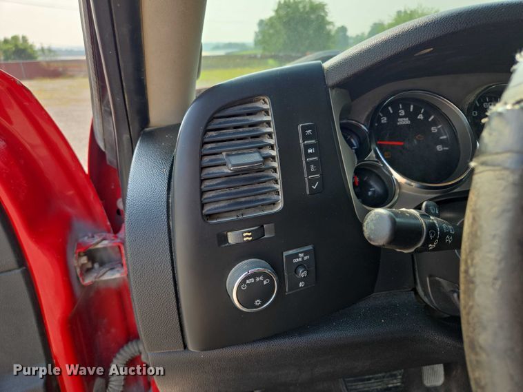 image for item EF1923 2013 Chevrolet Silverado 1500 Ext. Cab pickup truck