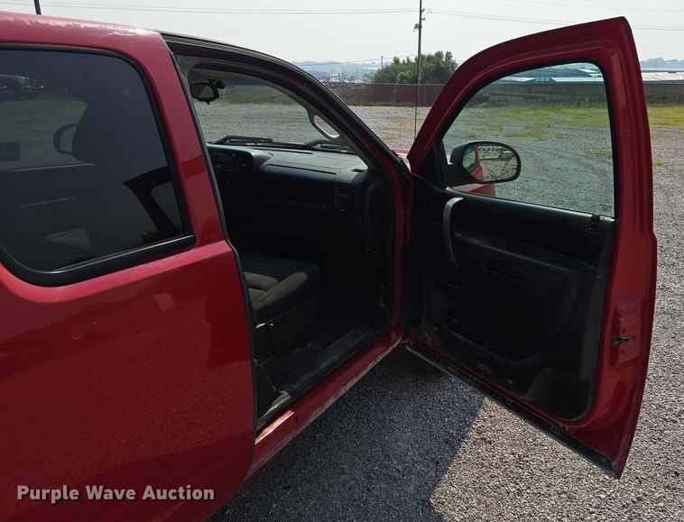 image for item EF1923 2013 Chevrolet Silverado 1500 Ext. Cab pickup truck