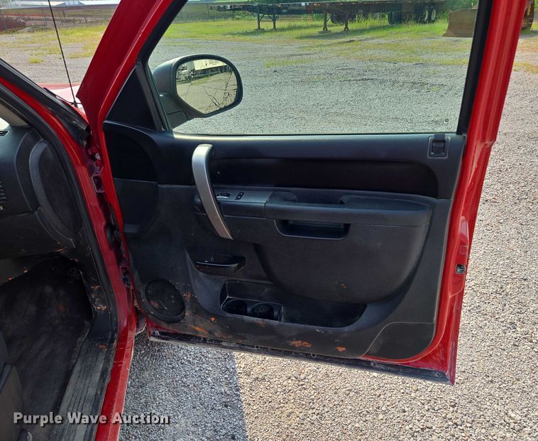 image for item EF1923 2013 Chevrolet Silverado 1500 Ext. Cab pickup truck