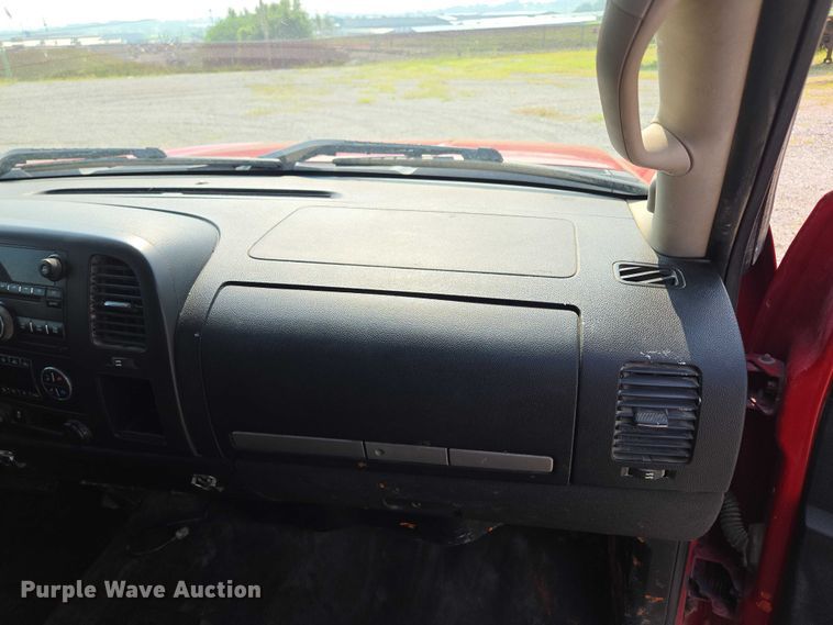 image for item EF1923 2013 Chevrolet Silverado 1500 Ext. Cab pickup truck