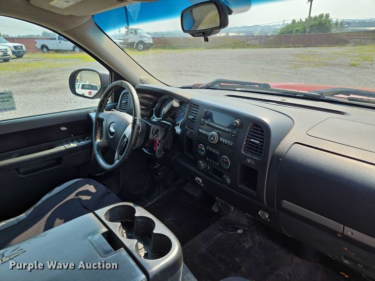 image for item EF1923 2013 Chevrolet Silverado 1500 Ext. Cab pickup truck