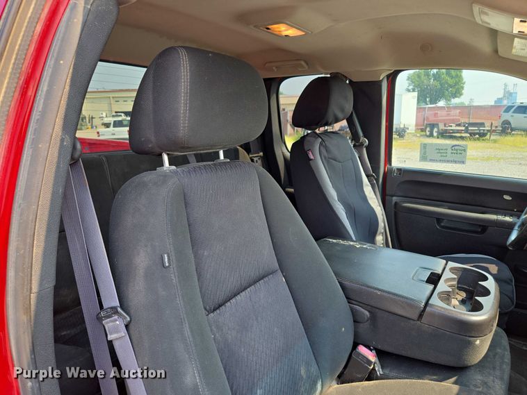 image for item EF1923 2013 Chevrolet Silverado 1500 Ext. Cab pickup truck