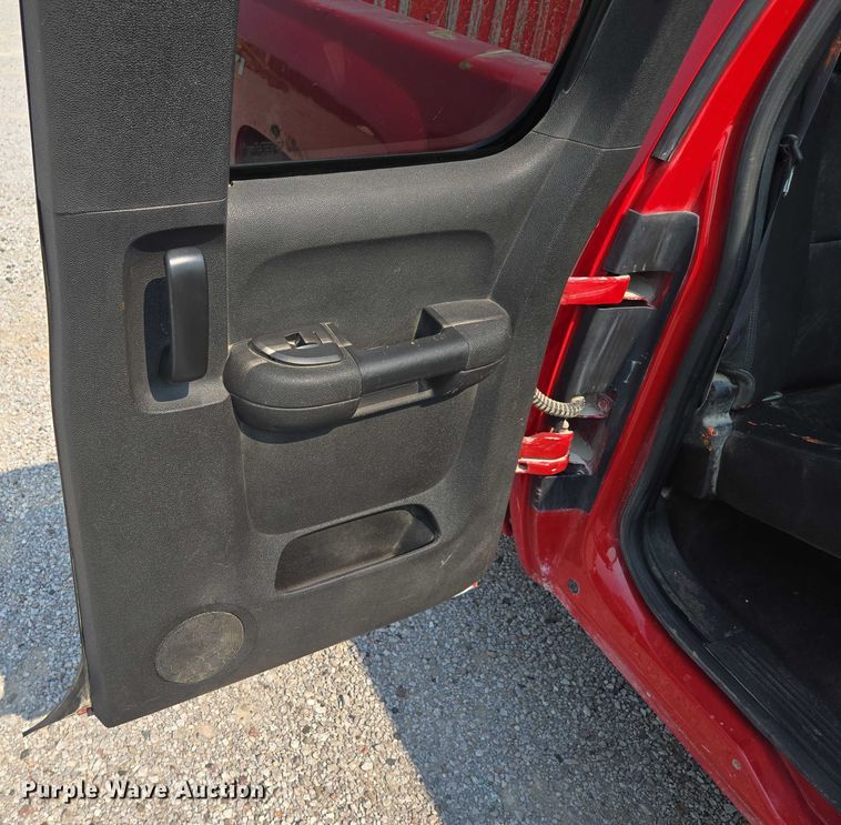 image for item EF1923 2013 Chevrolet Silverado 1500 Ext. Cab pickup truck