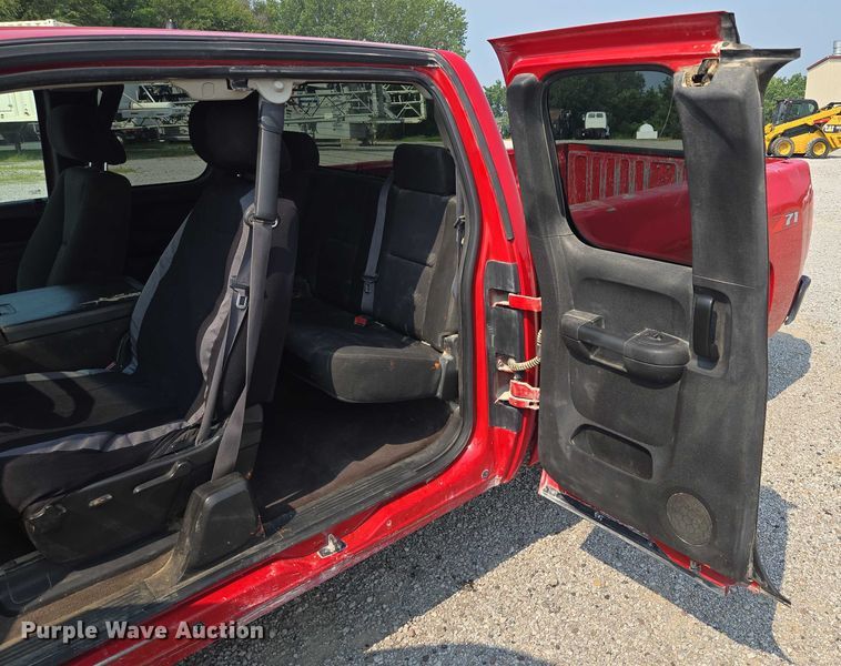 image for item EF1923 2013 Chevrolet Silverado 1500 Ext. Cab pickup truck