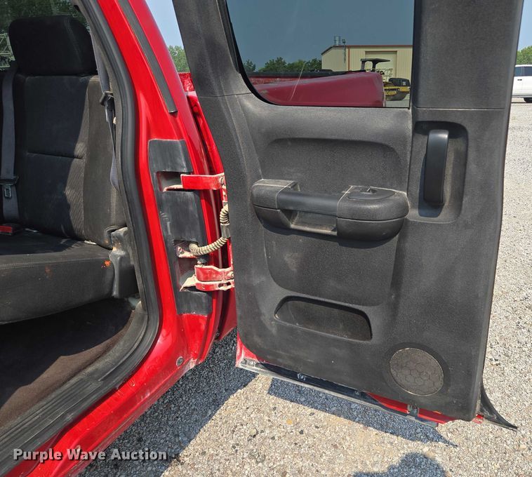 image for item EF1923 2013 Chevrolet Silverado 1500 Ext. Cab pickup truck