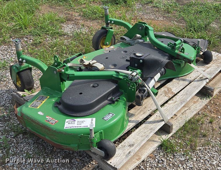 image for item EF1969 John Deere 7 Iron Pro 72 mower deck