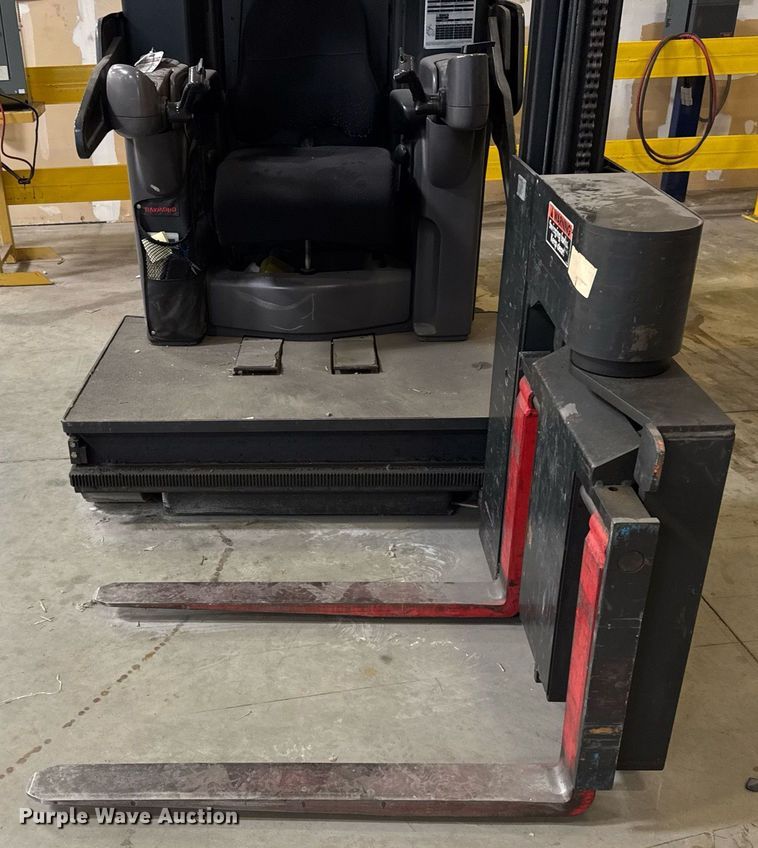 image for item EF1989 2007 Raymond SA-CSR30T order picker