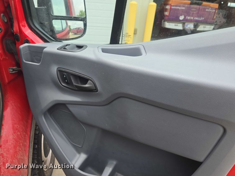 image for item EF3513 2017 Ford Transit 150 van