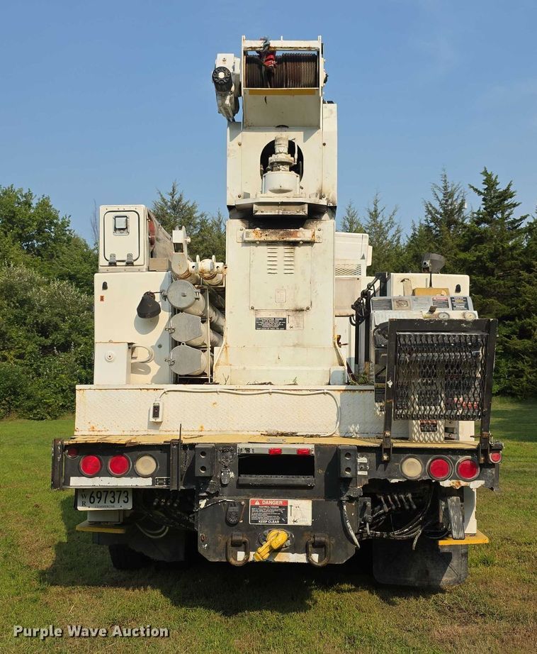 image for item EF3720 1999 International F2674 material handler truck