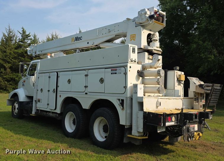 image for item EF3720 1999 International F2674 material handler truck