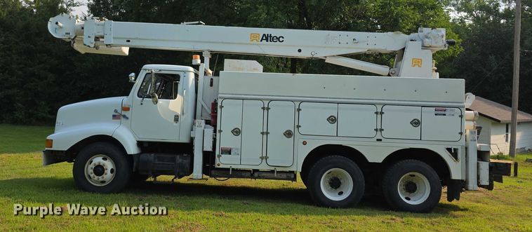 image for item EF3720 1999 International F2674 material handler truck