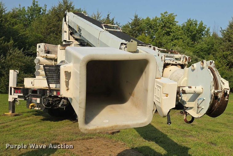 image for item EF3720 1999 International F2674 material handler truck