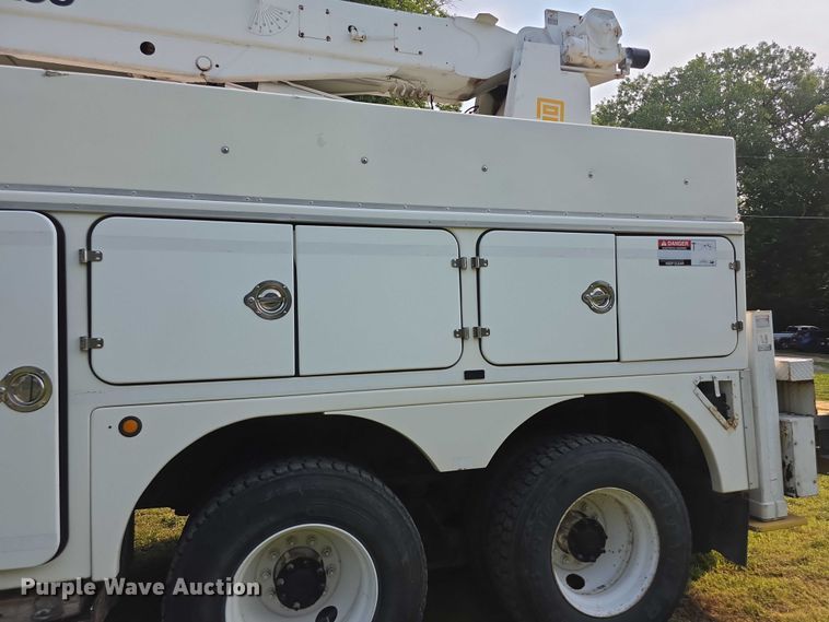 image for item EF3720 1999 International F2674 material handler truck