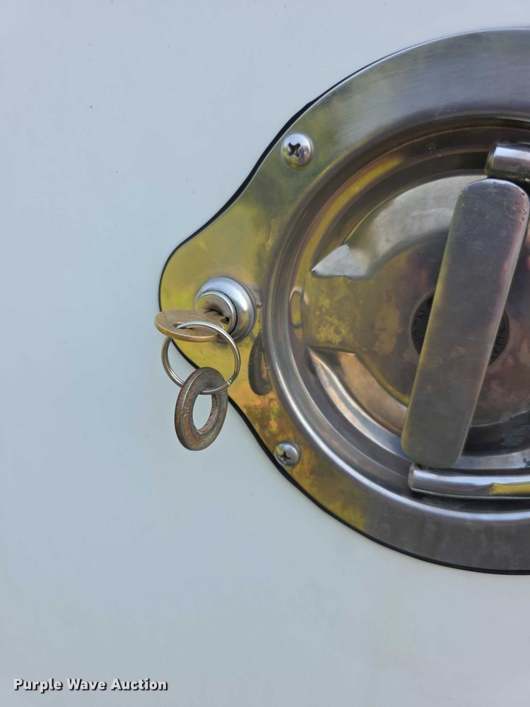 image for item EF3720 1999 International F2674 material handler truck