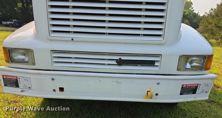 image for item EF3720 1999 International F2674 material handler truck