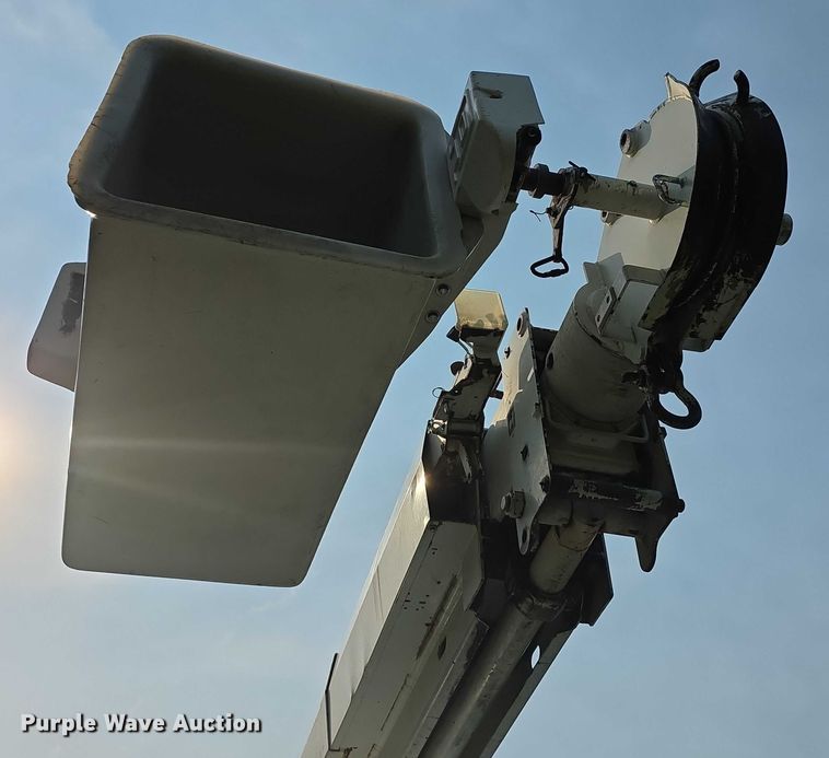 image for item EF3720 1999 International F2674 material handler truck