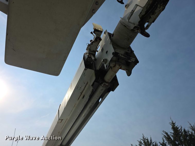 image for item EF3720 1999 International F2674 material handler truck