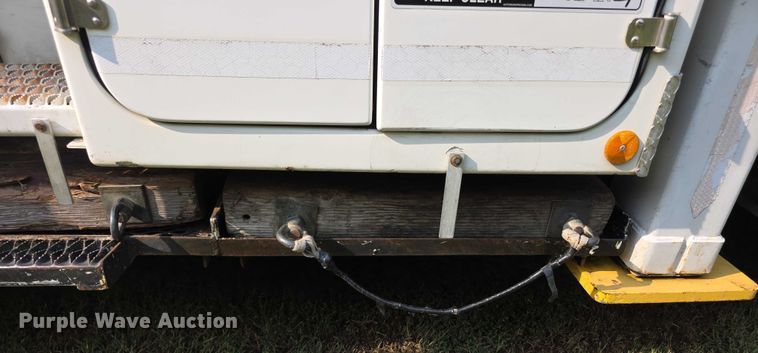 image for item EF3720 1999 International F2674 material handler truck