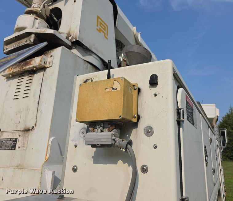 image for item EF3720 1999 International F2674 material handler truck