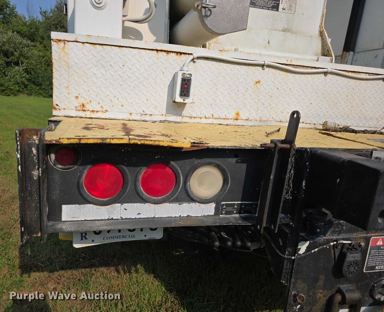 image for item EF3720 1999 International F2674 material handler truck