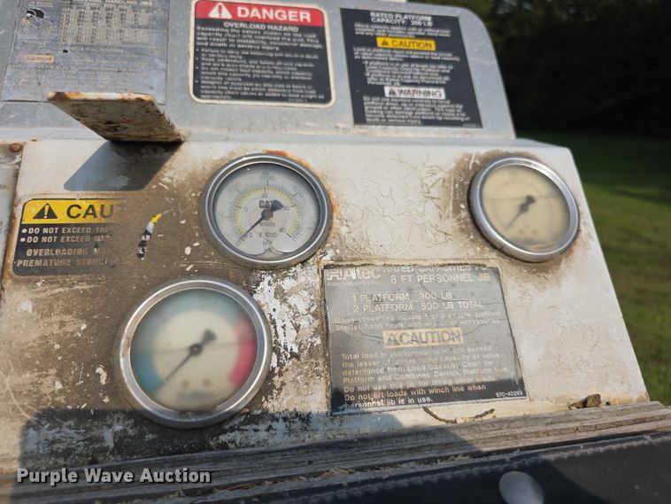 image for item EF3720 1999 International F2674 material handler truck