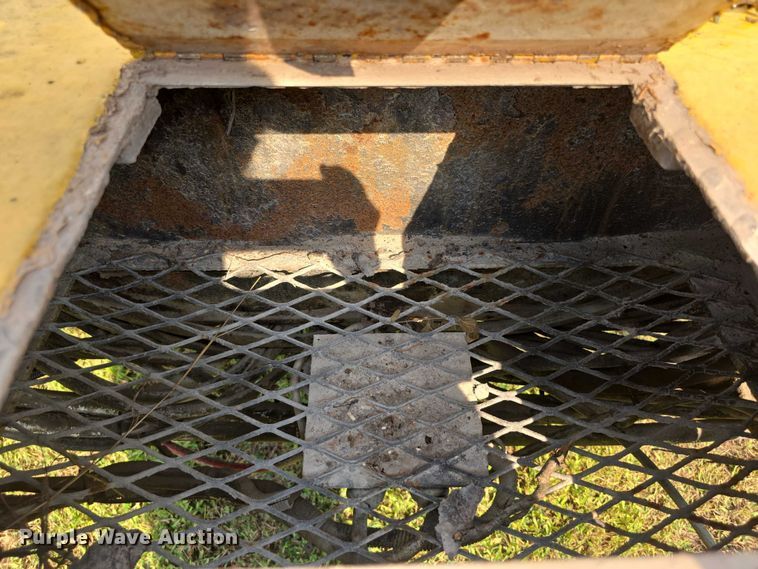 image for item EF3720 1999 International F2674 material handler truck