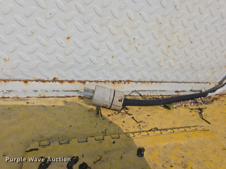 image for item EF3720 1999 International F2674 material handler truck