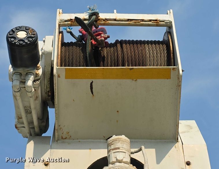 image for item EF3720 1999 International F2674 material handler truck