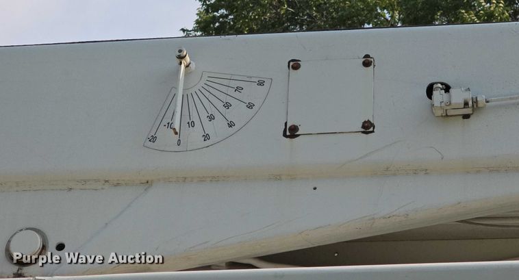 image for item EF3720 1999 International F2674 material handler truck