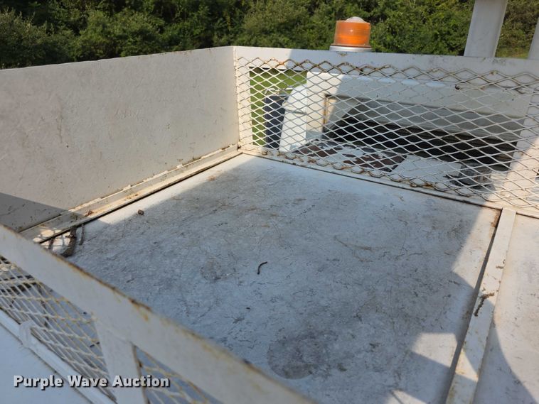 image for item EF3720 1999 International F2674 material handler truck