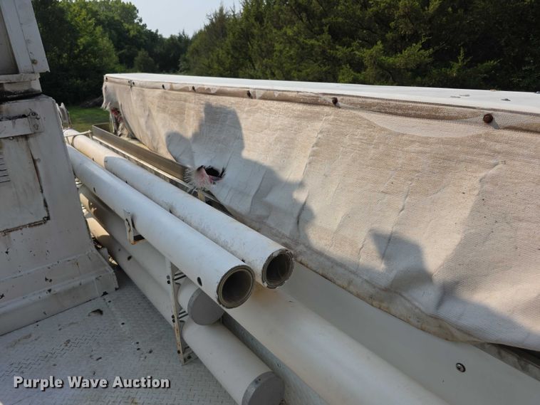 image for item EF3720 1999 International F2674 material handler truck