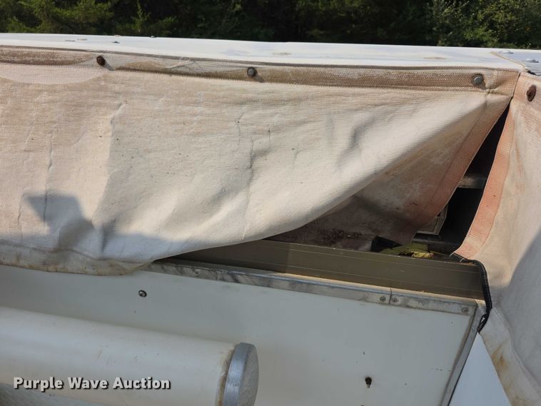 image for item EF3720 1999 International F2674 material handler truck