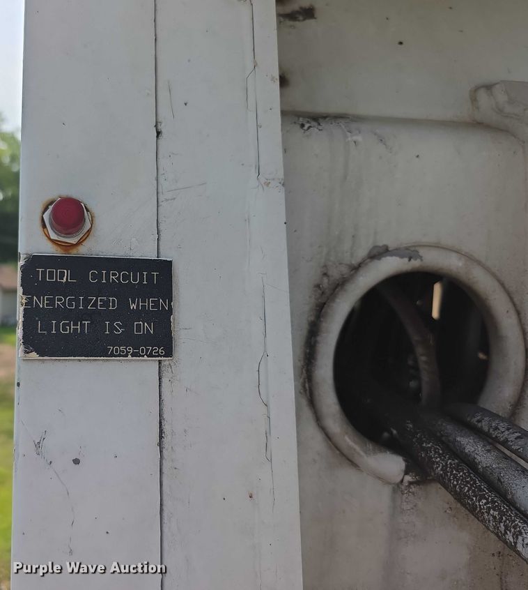 image for item EF3720 1999 International F2674 material handler truck