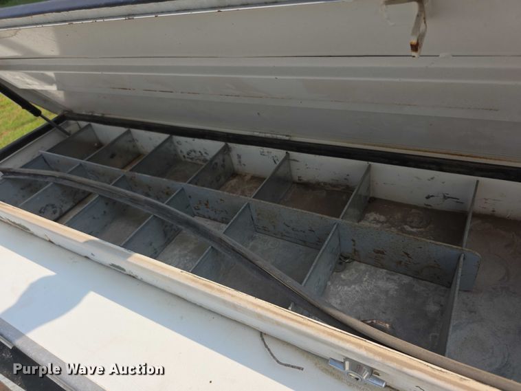 image for item EF3720 1999 International F2674 material handler truck