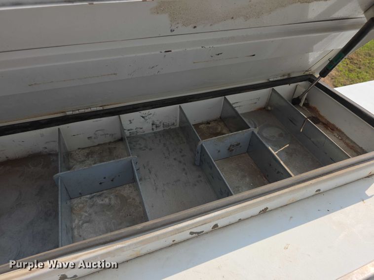 image for item EF3720 1999 International F2674 material handler truck