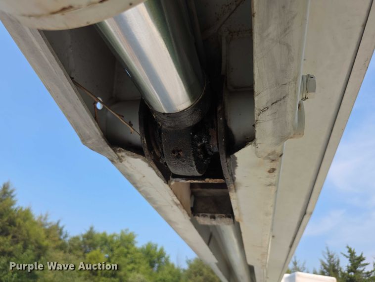 image for item EF3720 1999 International F2674 material handler truck