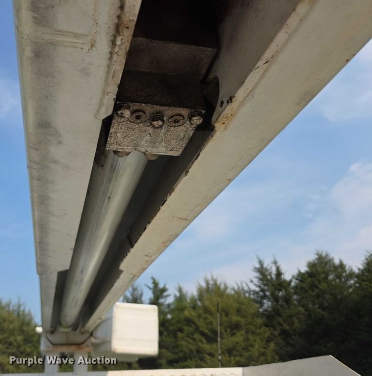 image for item EF3720 1999 International F2674 material handler truck