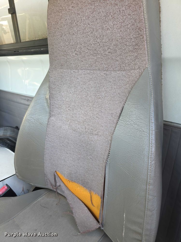 image for item EF3720 1999 International F2674 material handler truck