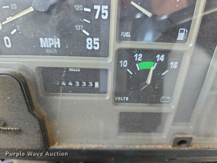 image for item EF3720 1999 International F2674 material handler truck